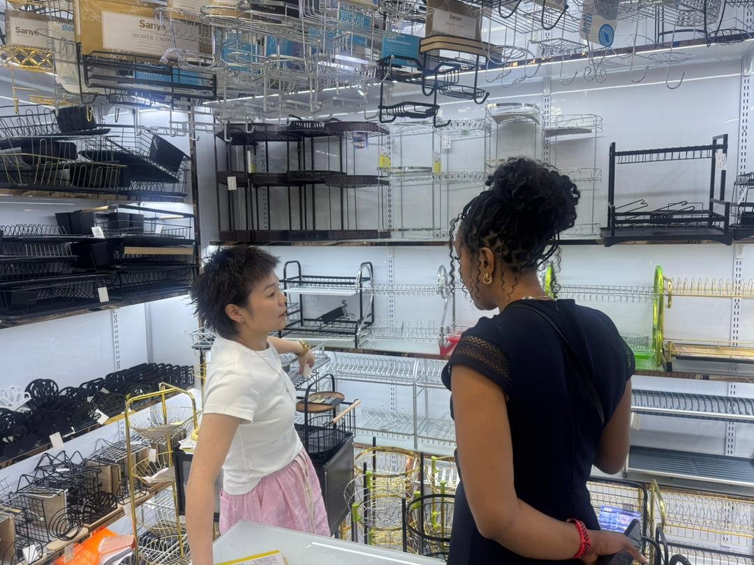 LumoZone client reviewing dish rack samples at Yiwu Market